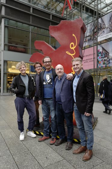 MUCHA | v.l.n.r. Tamsin Omond (Großgroßnichte von Alfons Mucha), Jakub Pinkava, Produktionsleiter, Punk Film), Ondrej Beranek (Produzent, Punk Film), Peter Roloff (Koproduzent, maxim film), Martin Polák (Dramaturg, Czech Television) | Foto: Kerstin Hehman